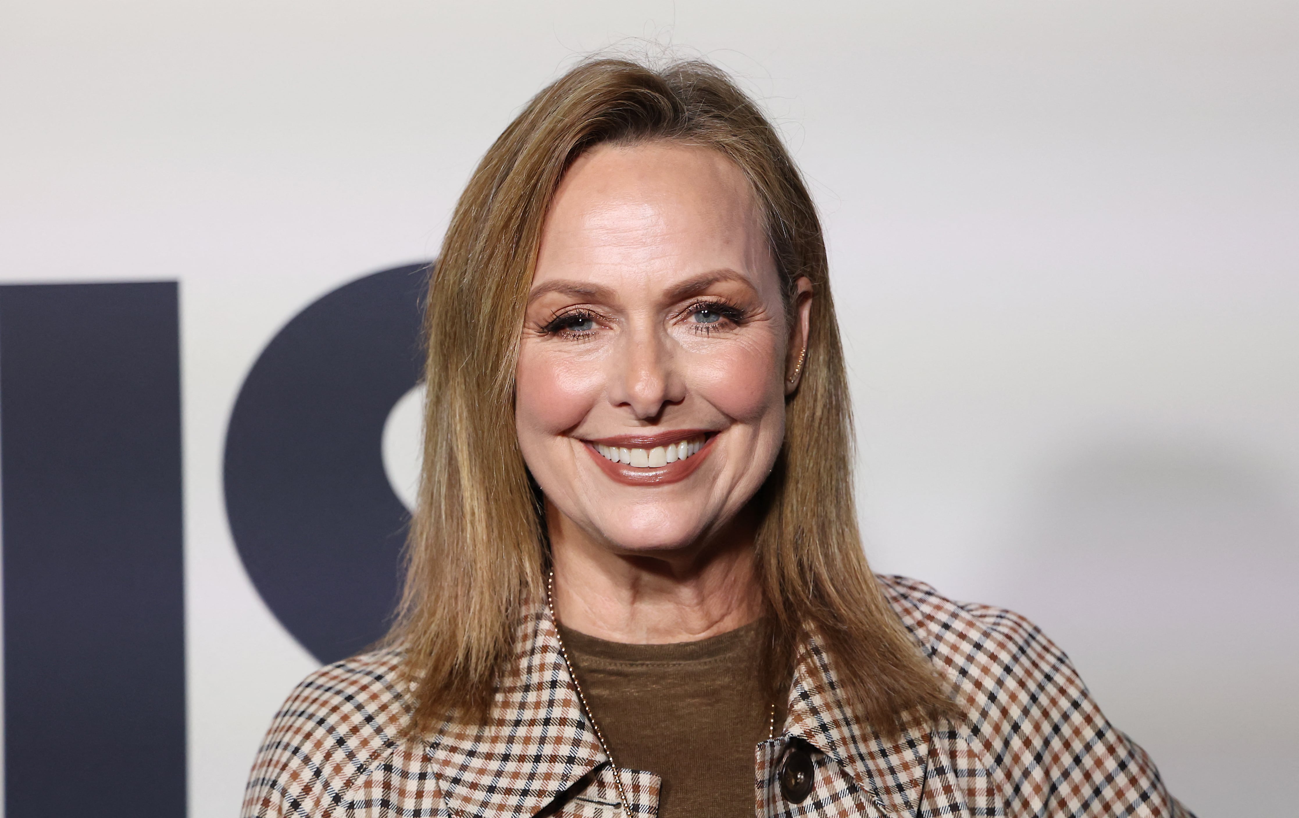 Melora Hardin explicó por qué perdió su papel en Volver al futuro tras la llegada de Michael J. Fox al elenco principal.