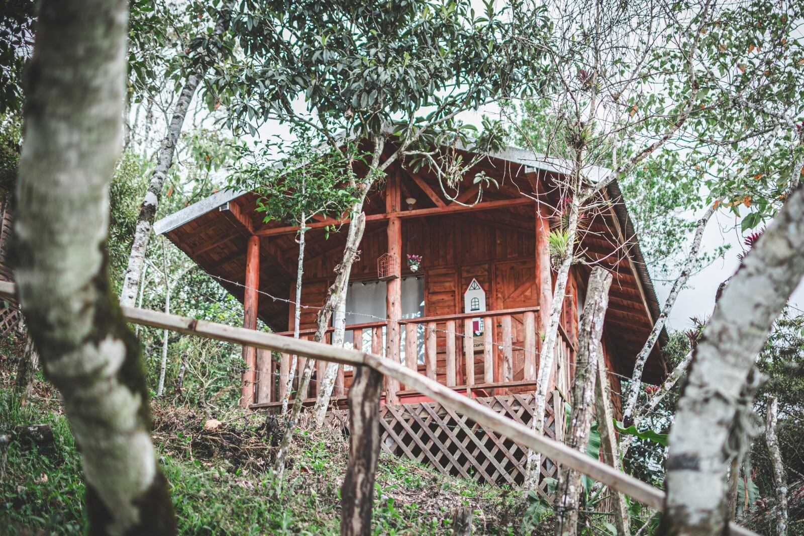 Guarcoland se ubica 800 mts al Sur de la Iglesia Católica de San Isidro del Guarco, sobre Carretera Interarmericana.
