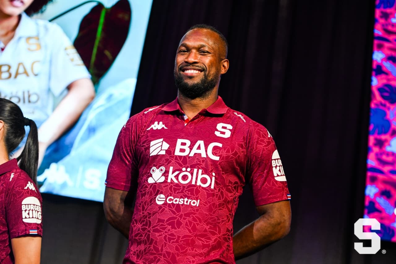 Kendall Waston nueva camiseta de Saprissa
