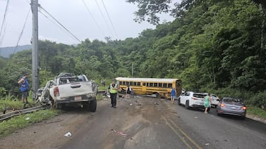 Equipo de fútbol infantil viajaba en bus involucrado en choque múltiple en Jacó