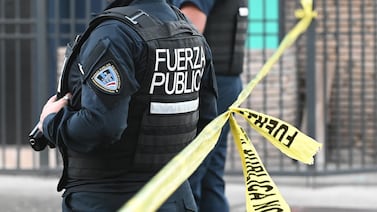 Hombre muere tras ser apuñalado por la espalda en Palmar Sur