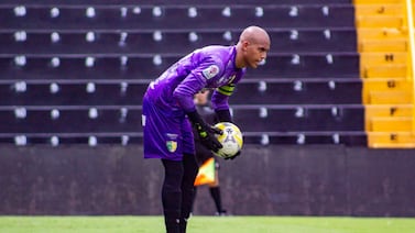 Portero Miguel Ajú vuelve a Primera División con un título bajo el brazo