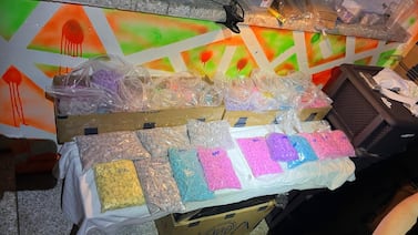 A juicio sospechosos de esconder más de 32.000 pastillas de éxtasis con cafeína en ventanita de ‘minisúper’ en San José