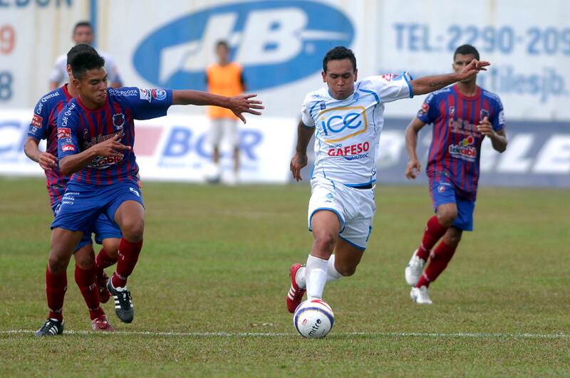 En la temporada 2011-2012 Erick Cabalceta (iz) militó para Orión FC. | ARCHIVO