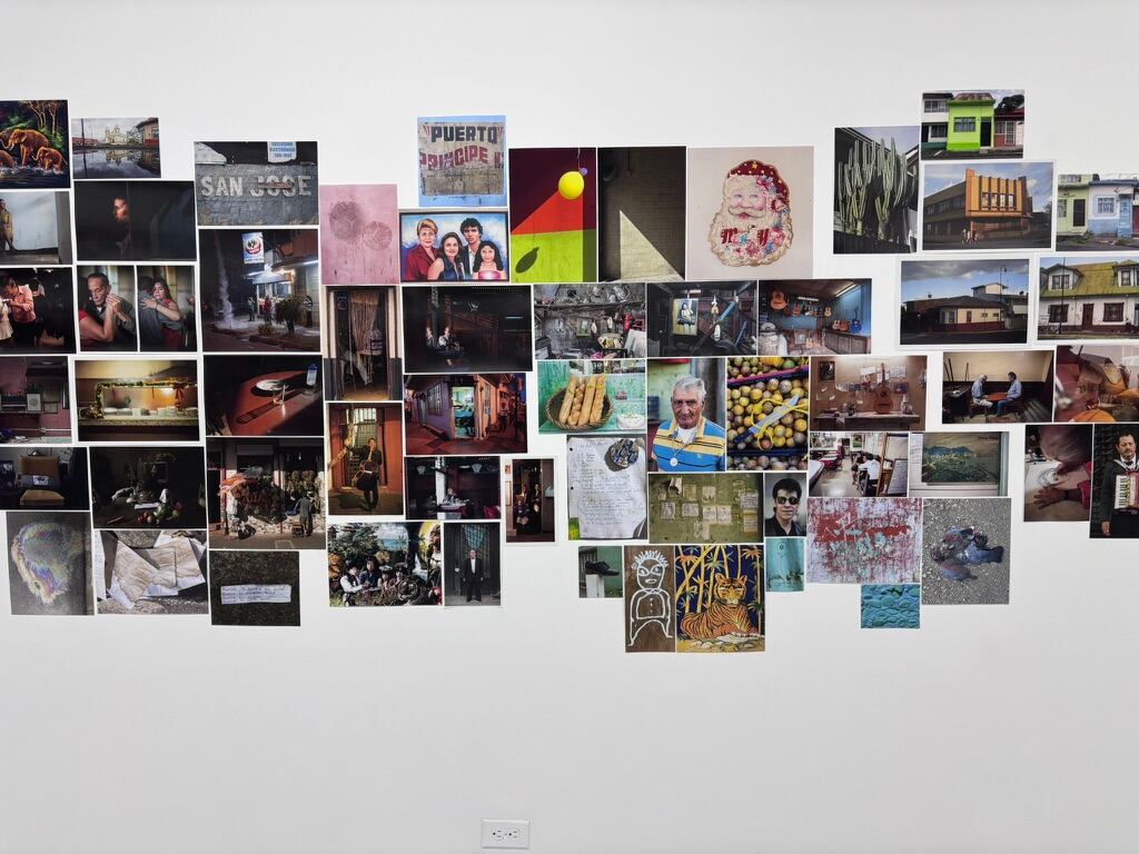 Vista de la exposición 'Calle', del fotógrafo Pablo Cambronero, en Cero Uno.