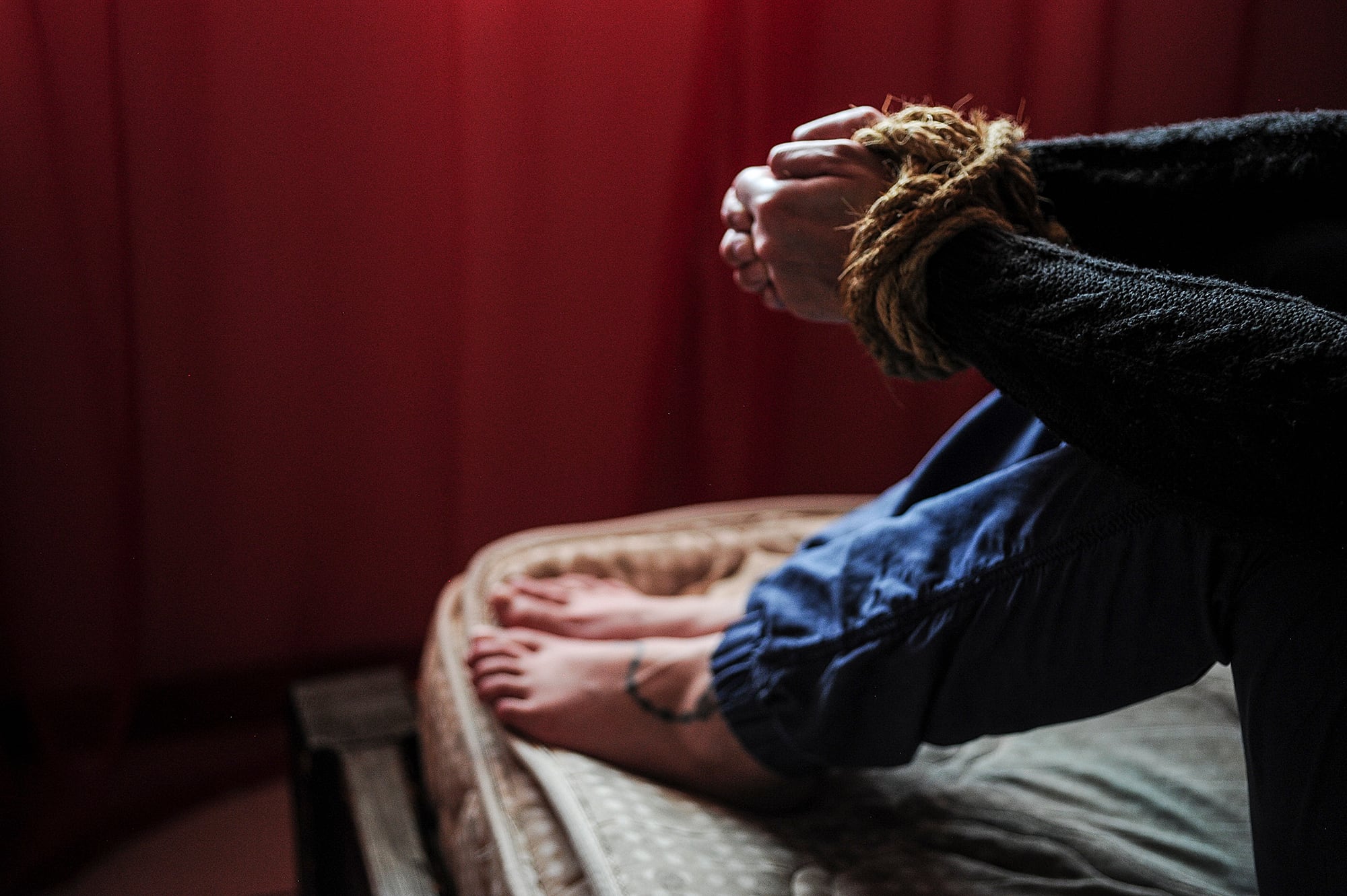 Una mujer y dos hombres fueron condenados a prisión por explotar sexualmente a una menor de 16 años en Talamanca.