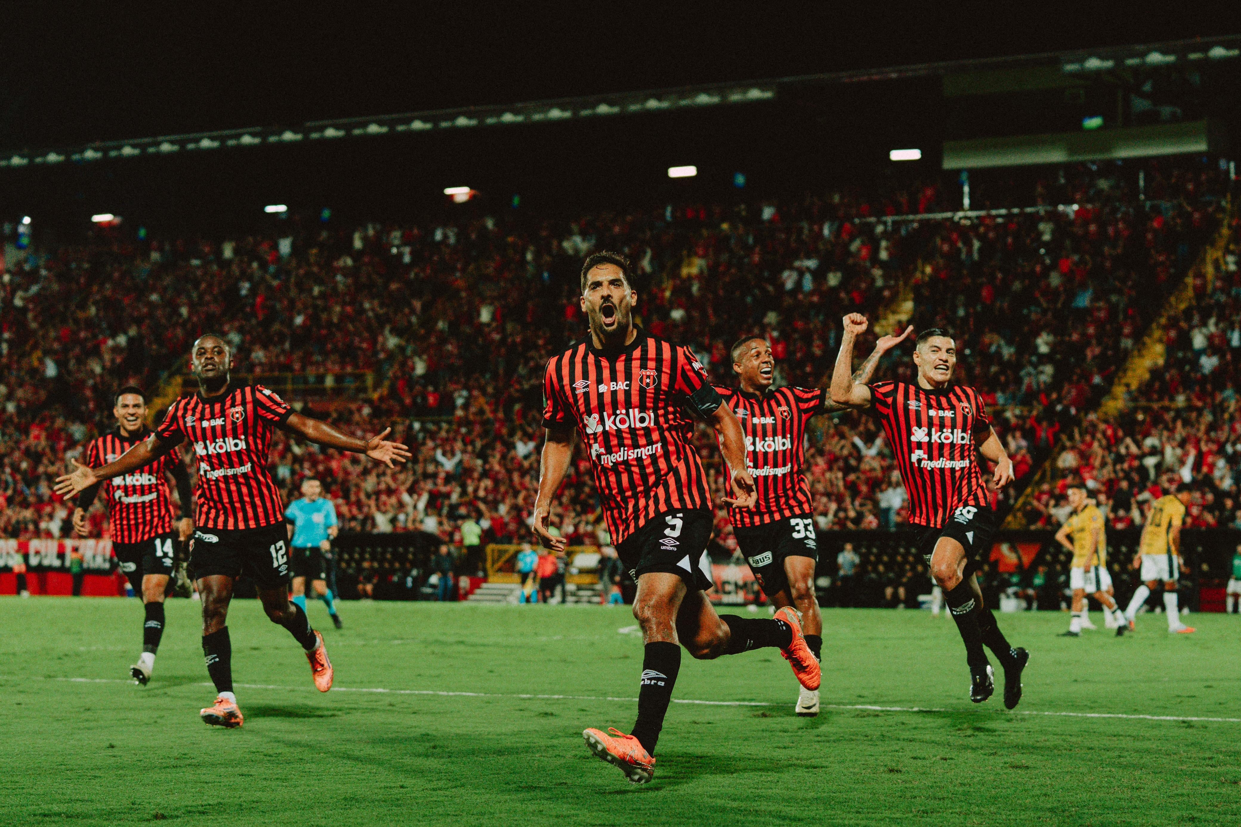 Celso Borges abrió el marcador en el partido de vuelta de la semifinal entre Liga Deportiva Alajuelense y Liberia.