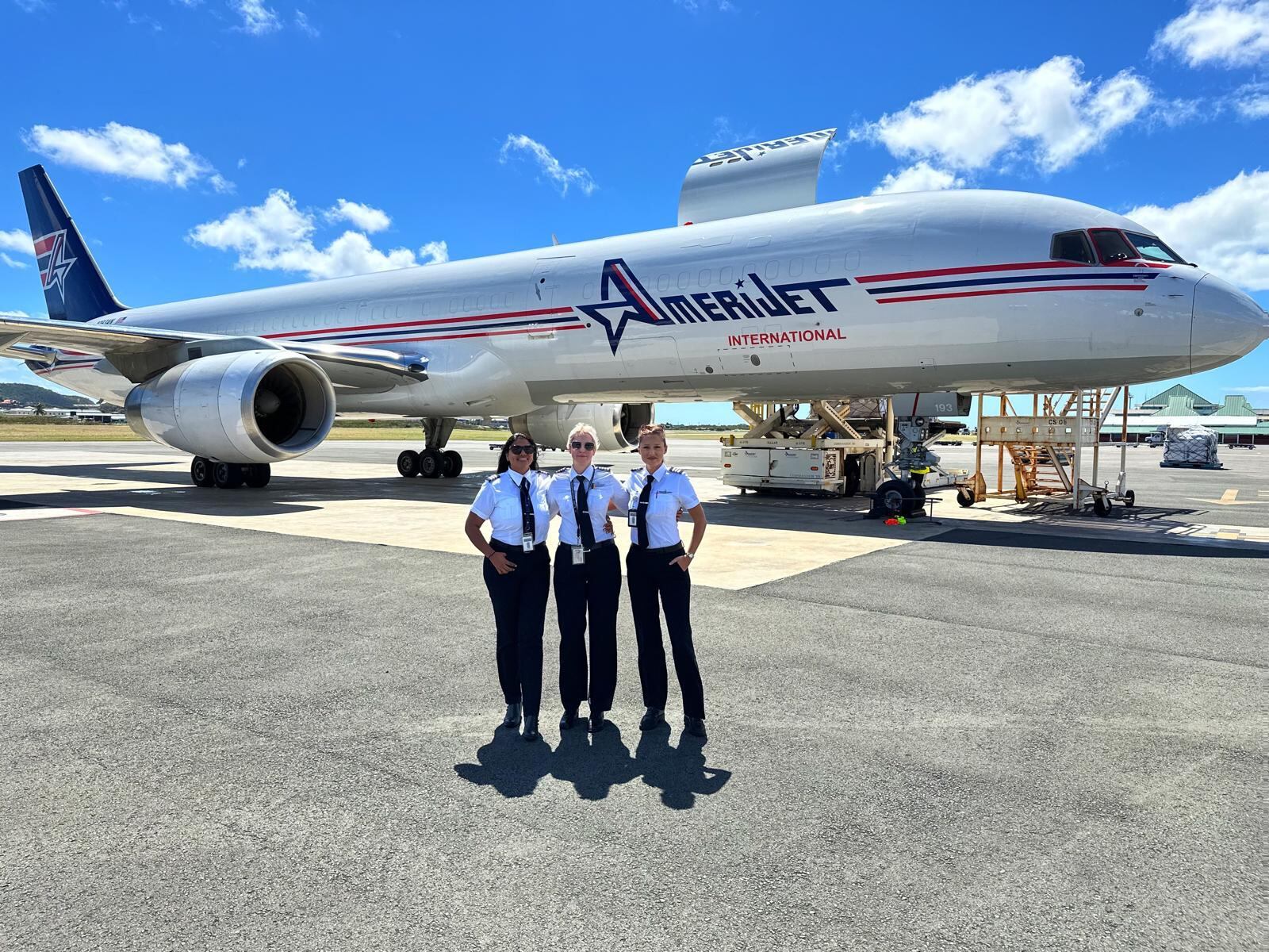 Andrea Stroup, se certificó para volar el avión conocido como "la reina de los cielos" y quiere inspirar a otras mujeres a perseguir sus sueños. Foto: cortesía Andrea Stroup.