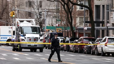 Acusan de terrorismo a dos hombres por lanzar bomba cerca de protesta en Nueva York