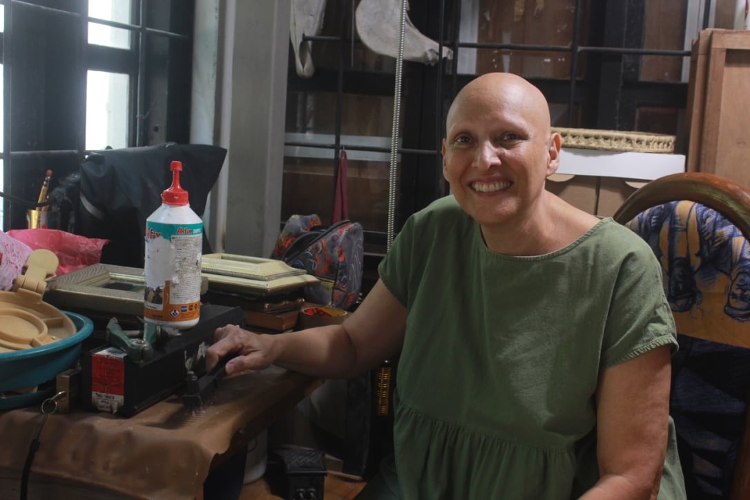 Durante más de veinte años, la artista visual y arte educadora nicaragüense Patricia Belli formó, guio y acompañó a generaciones de artistas centroamericanxs a través del proyecto de educación artística EspIRA / La ESPORA.