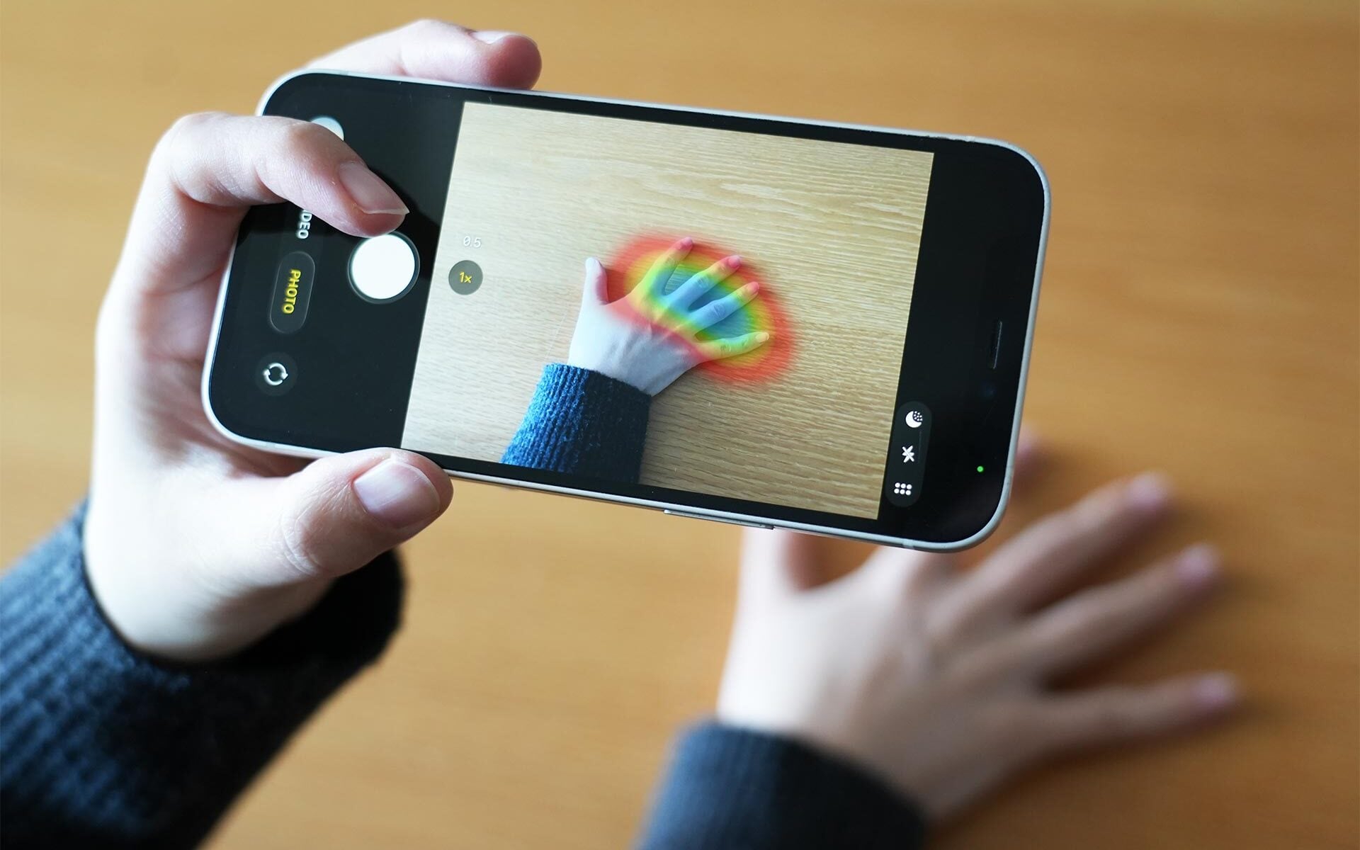 Investigadores japoneses crearon una inteligencia artificial que identifica acromegalia con fotos de las manos. El sistema incluso supera a médicos especialistas.