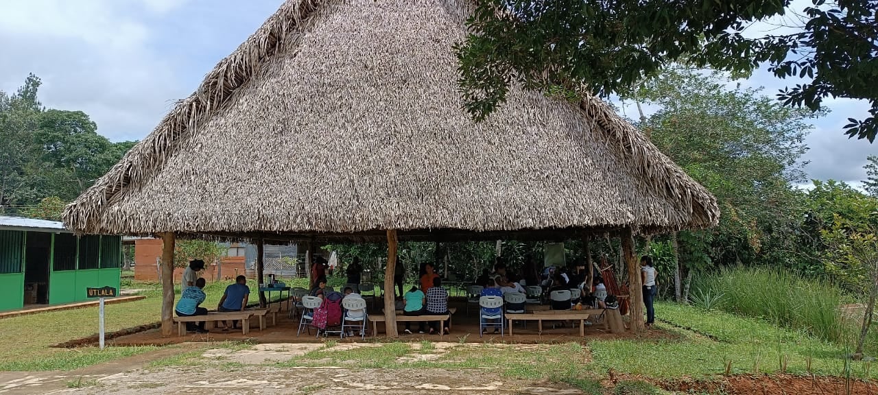 Elides Rivera vela por su negocio, el Jardín del Idon Lodge, cuyo propósito es rescatar la cultura de los pueblos originarios. Allí, los visitantes pueden hospedarse en unas cabañas y estar en contacto con la naturaleza.