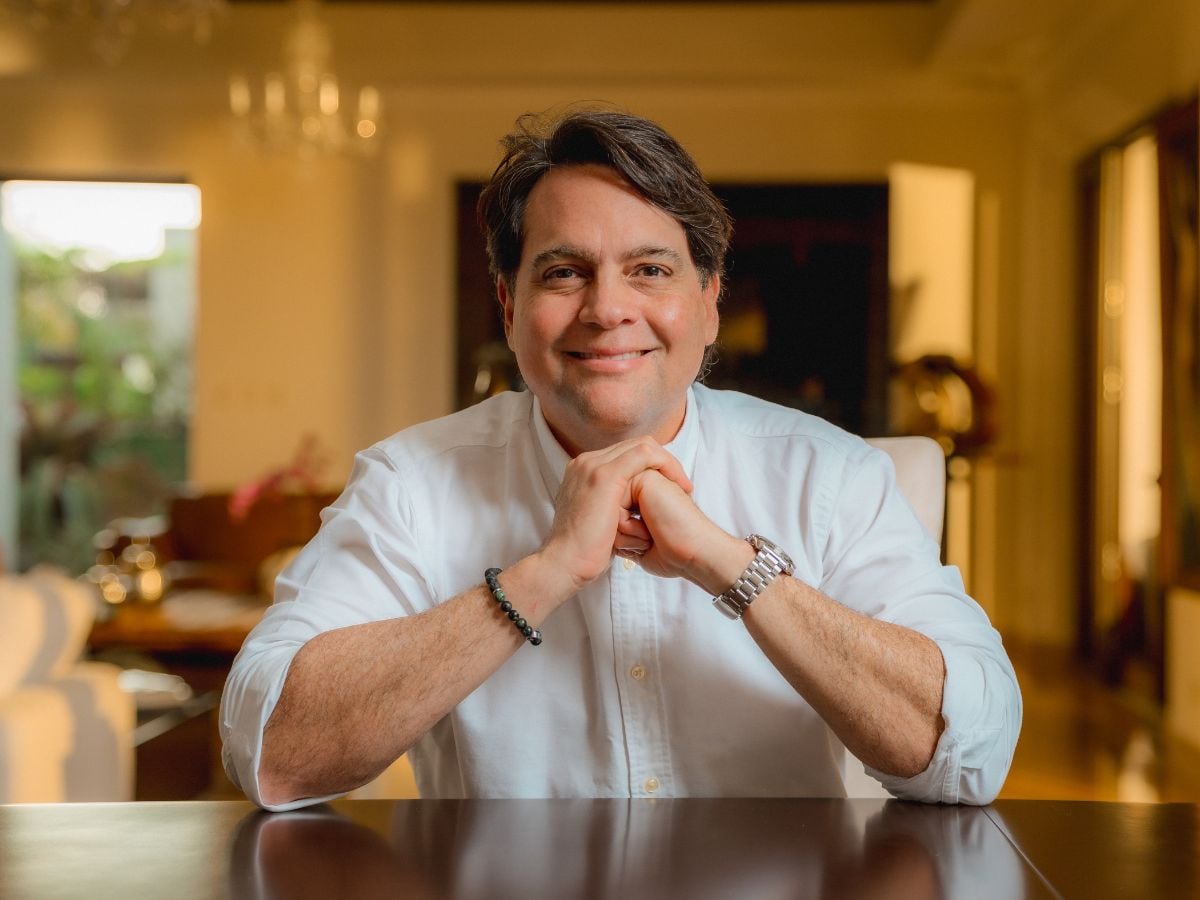 Douglas Soto dice no ser un político, pero su pasado con el PUSC lo delata.