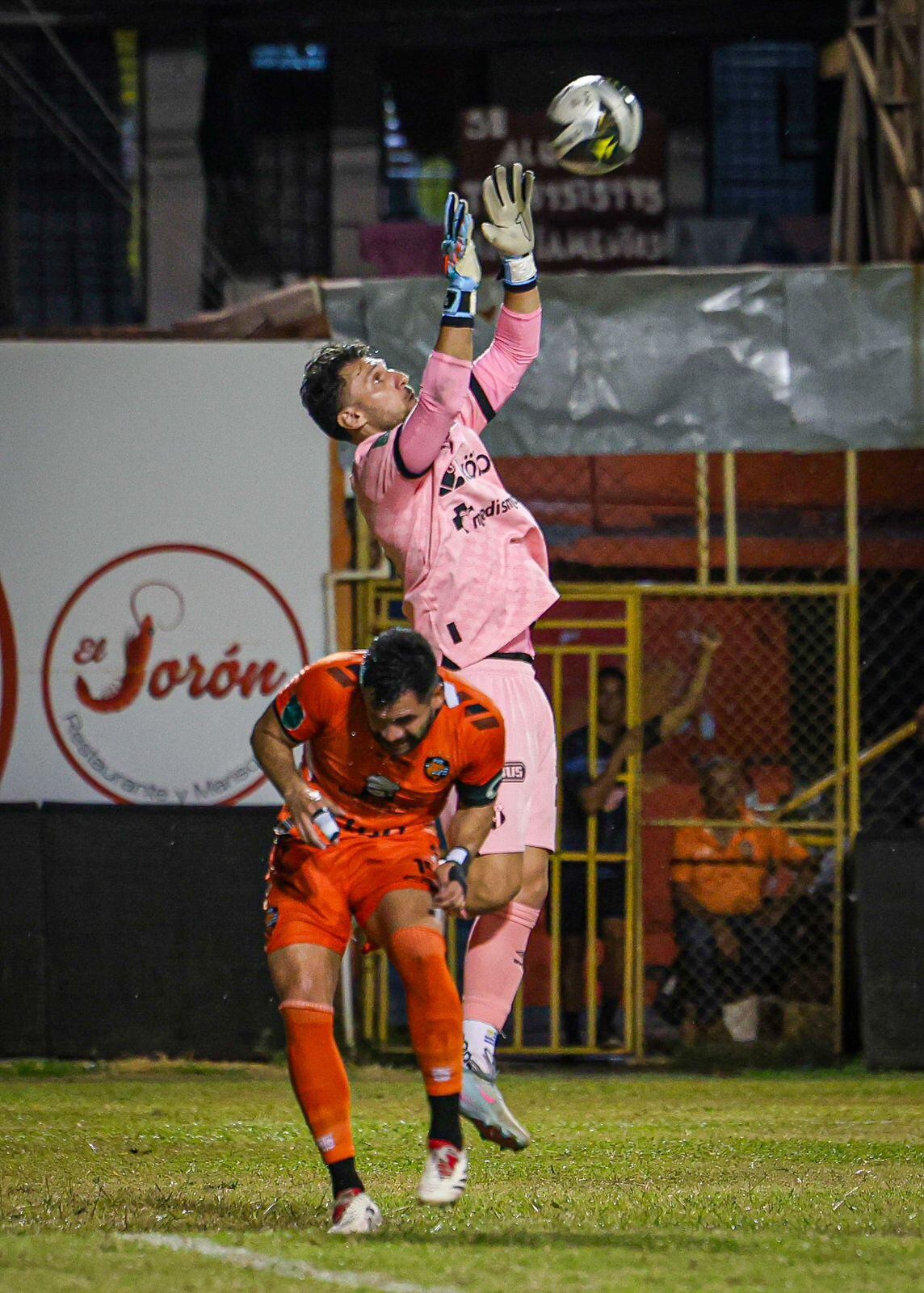 A Alajuelense ya ni Washington Ortega lo salva.