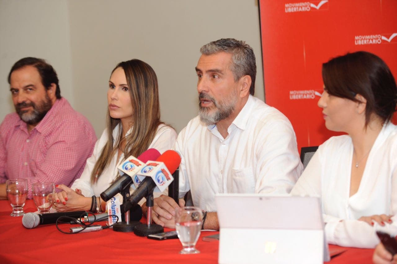 "Este es el partido de los millennials", dijo Otto Guevara en sus primeras declaraciones, en compañía de su novia Virginia Ramos y el exdiputado Federico Malavassi (ambos a la izquierda en la foto).