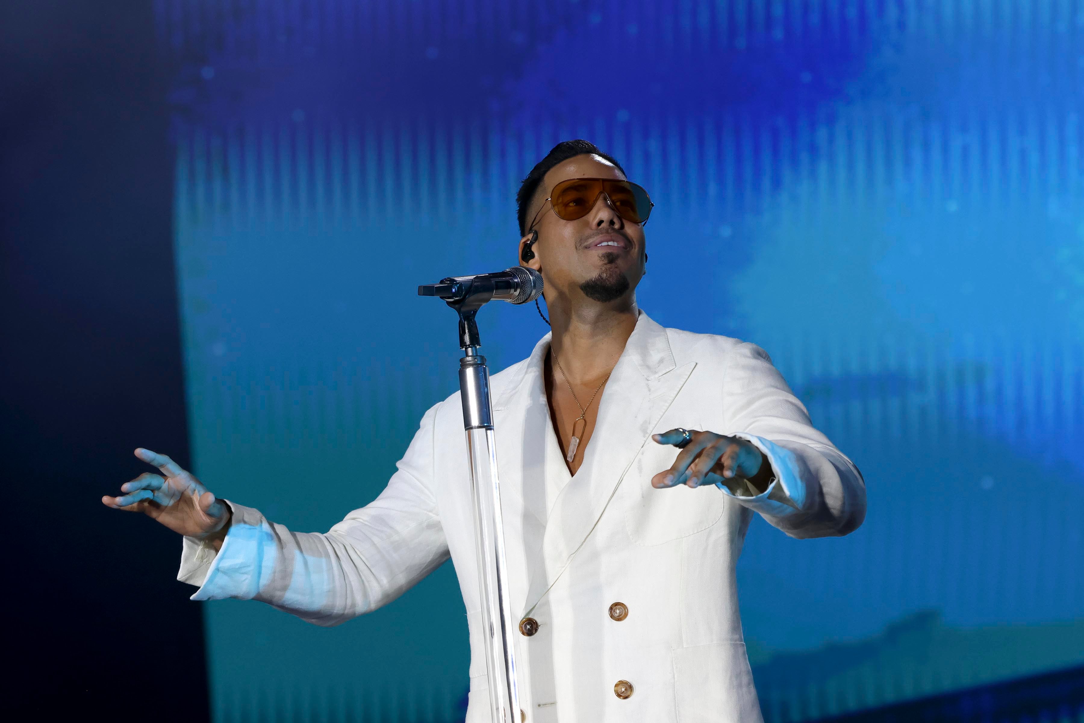 Aventura y Romeo Santos