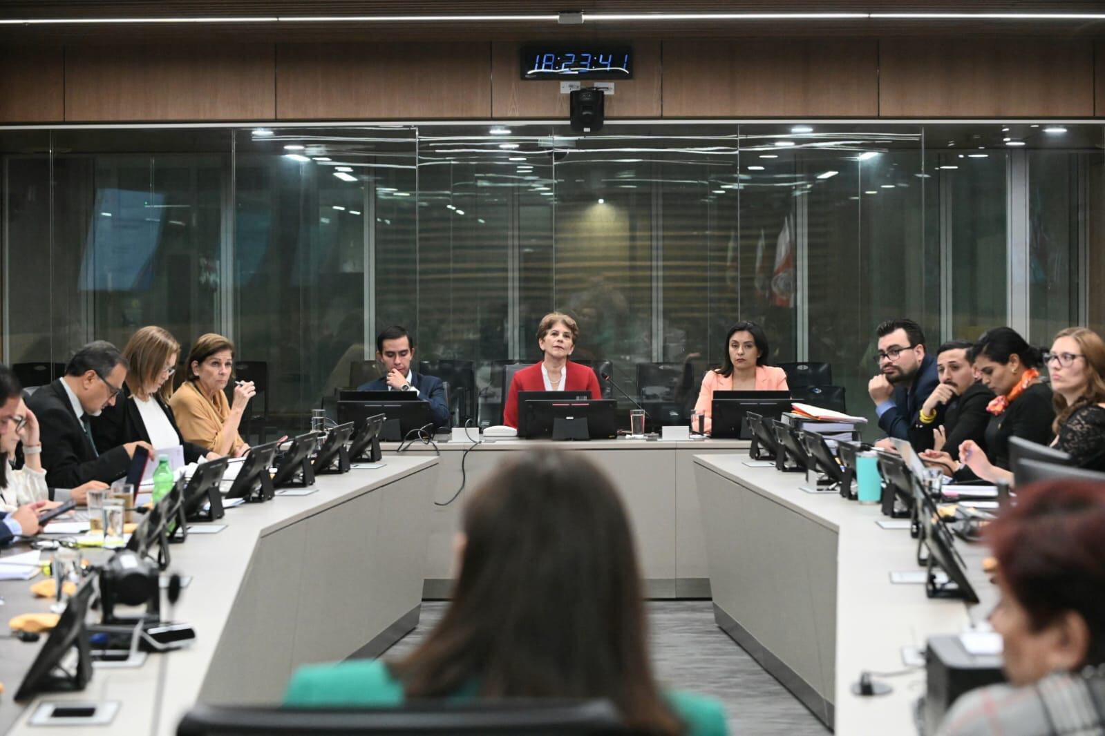 20/11/2023 Asamblea Legislativa comisión del Sinart, comparece la Máster Marta Eugenia Acosta Zúñiga | Contralora General de la República, fotografía Albert Marín