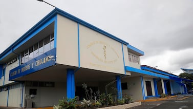 Juez ordena al Colegio de Médicos entregar examen de conocimientos a egresados que reprobaron