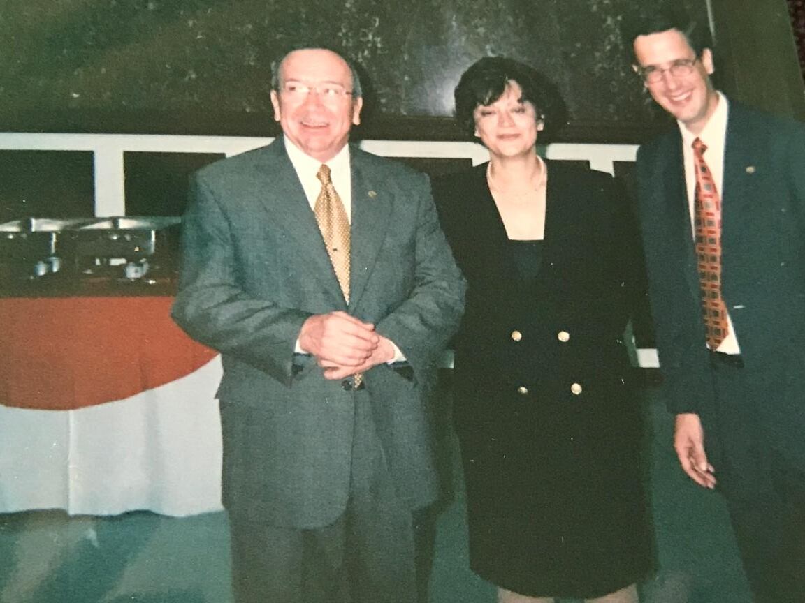 Fotografía de su ingreso al TSE como magistrada, tomada en el año 2005. En ella aparece junto a los exmagistrados Oscar Fonseca y Luis Antonio Sobrado .