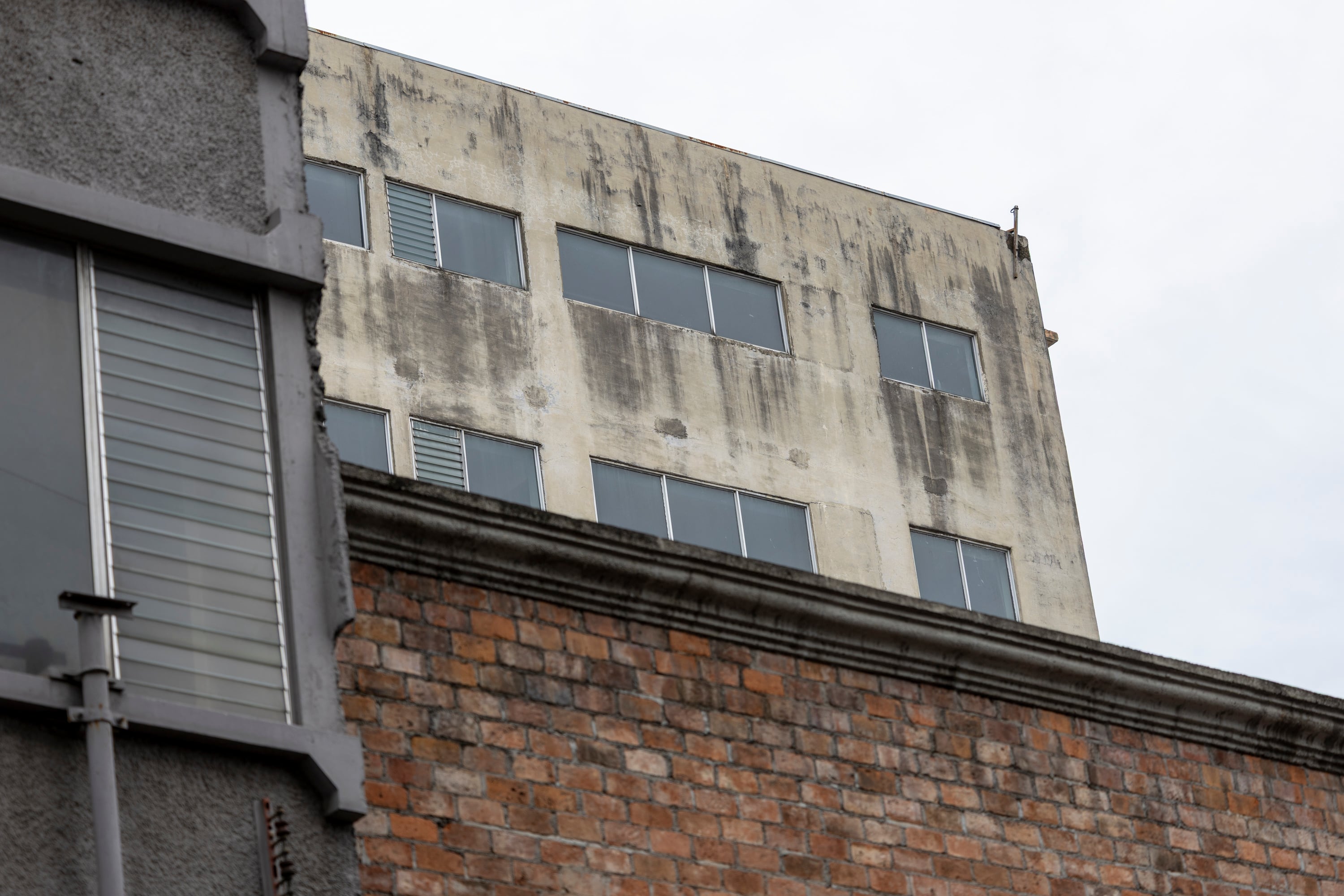 20/05/2025, San José, recorrido por avenida central y avenida segunda, para ver edificios que están desocupados o abandonados.