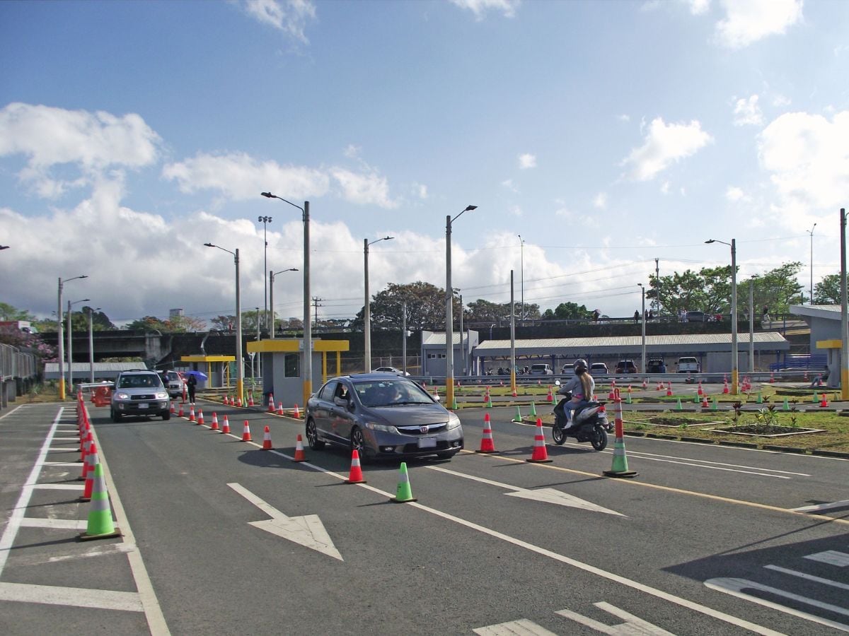 La prueba práctica de manejo es el último escalón antes de conseguir la licencia de conducir. El MOPT brindará ese servicio de manera ampliada en los sábados de enero. Fotografía: MOPT.