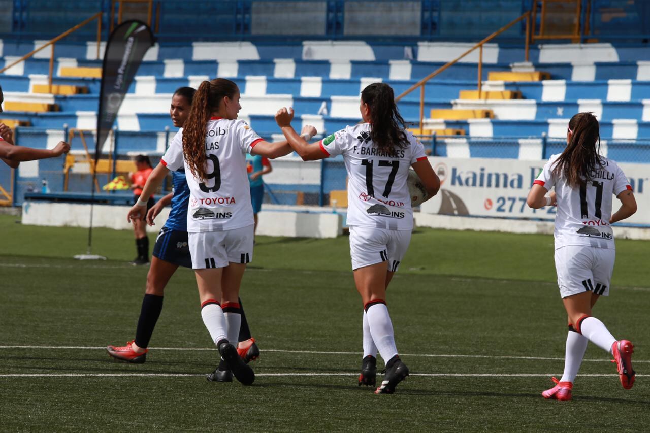María Paula Salas, María Fernanda Barrantes y Priscila Chinchilla anotaron en Pérez Zeledón. Fotografía: Prensa Alajuelense