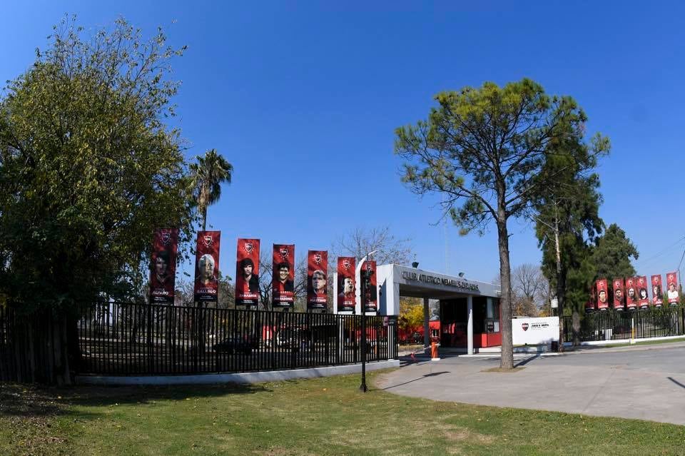 En la zona oeste de Rosario, Newell’s Old Boys cuenta con un polideportivo, denominado desde 2018 como Centro de Entrenamiento Jorge B. Griffa.