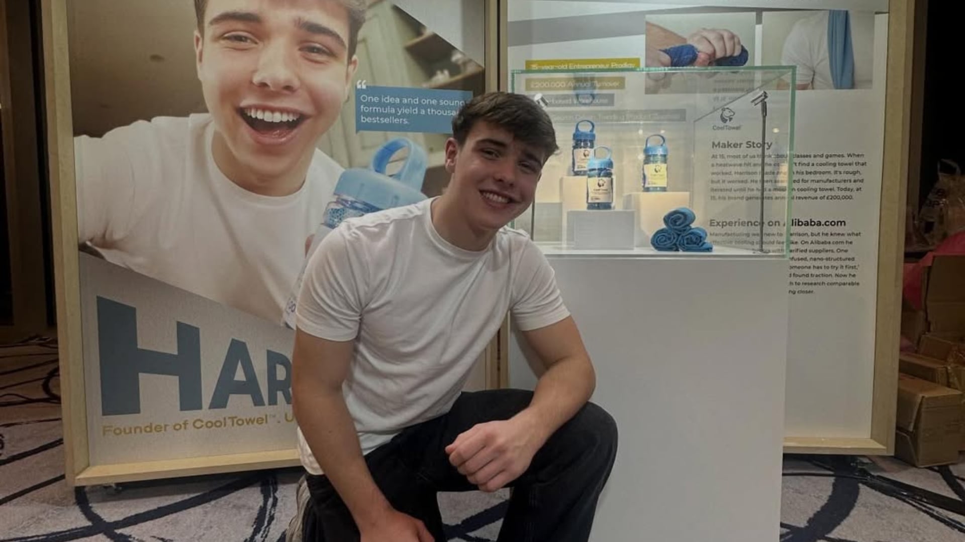 Joven de 16 años impulsa negocio de toallas frías. Logra $20.118 en un día y gana premio internacional de $200.000.