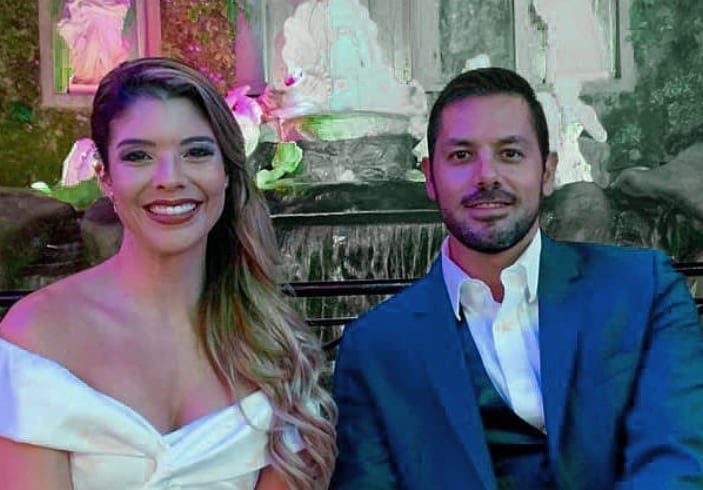 Marianela Valverde posando con su esposo Juan David Cardona.