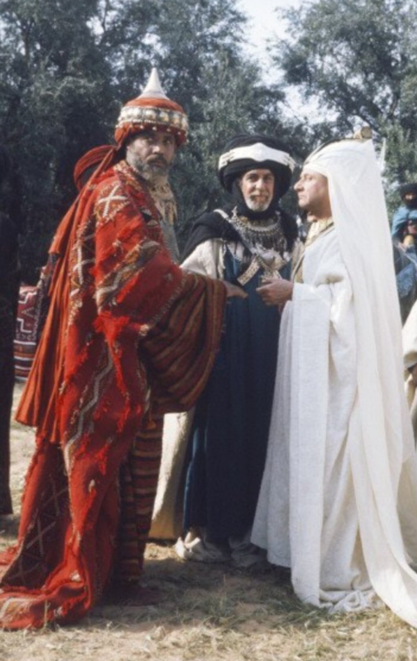 Imagen de los actores James Earl Jones, Donald Pleasence y Fernando Rey interpretando a Baltasar, Melchor y Gaspar en el clásico 'Jesús de Nazaret'.