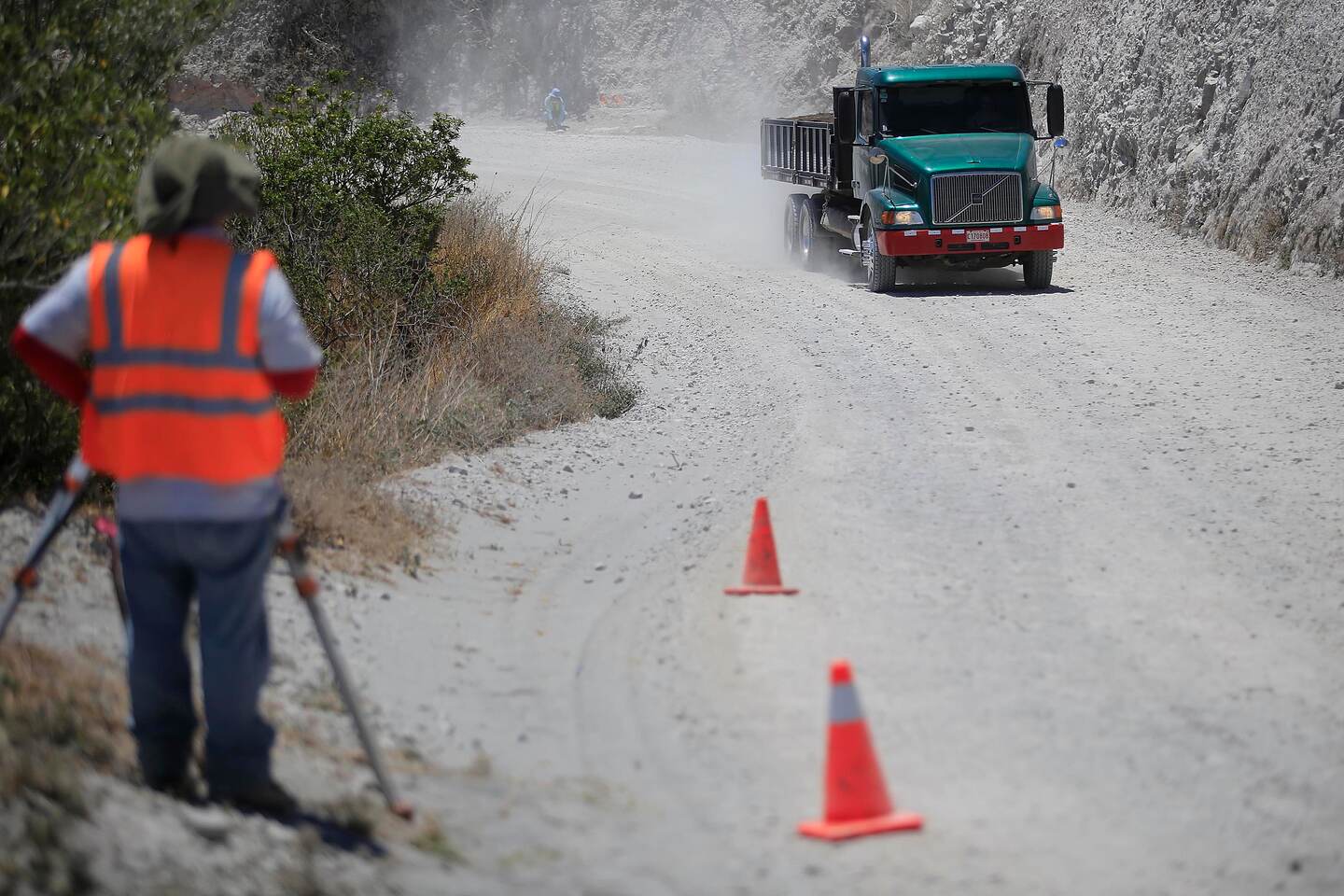 20/03/2019 Monteverde. Recorrido por carretera para ver estado actual, a propósito de nuevo plan para asfaltar esta vía. El Conavi realiza algunos pocos trabajos de mantenimiento. Foto: Rafael Pacheco