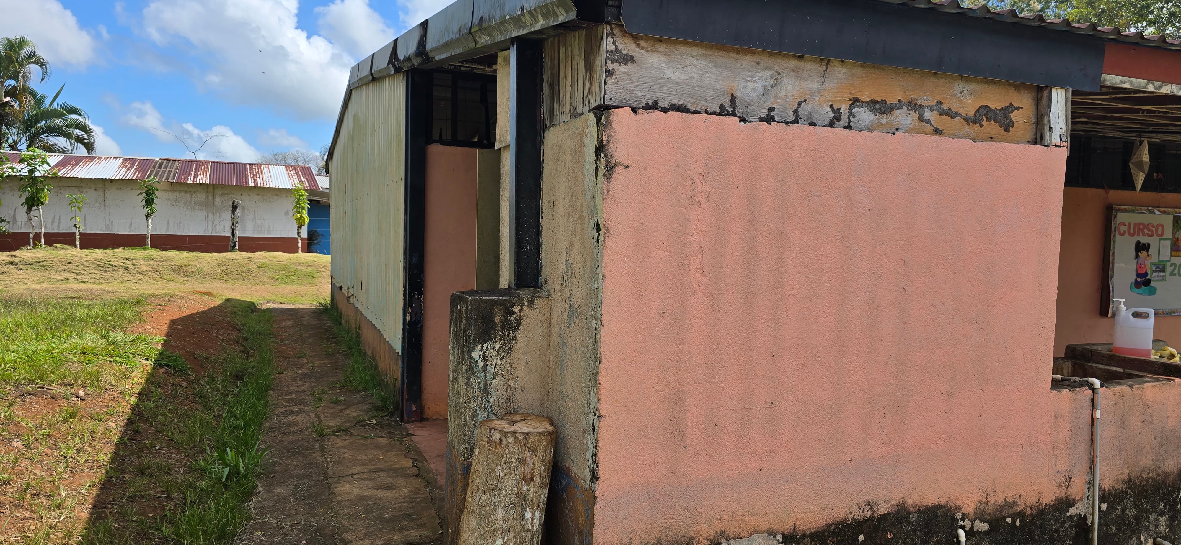 Defensoría señala escuelas deterioradas