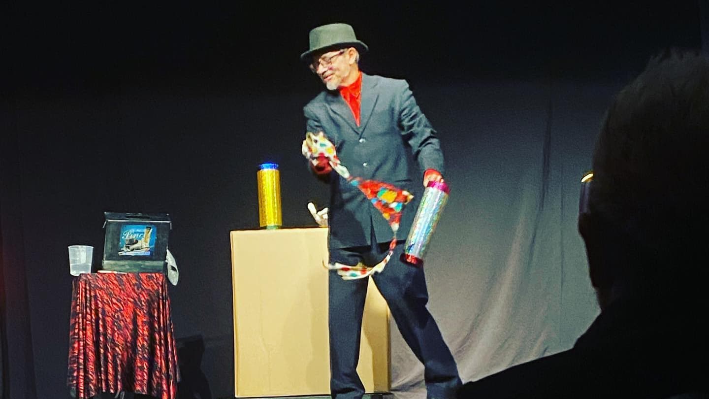 El Mago Pincel los deleitará cada sábado con un show de magia para toda la familia.