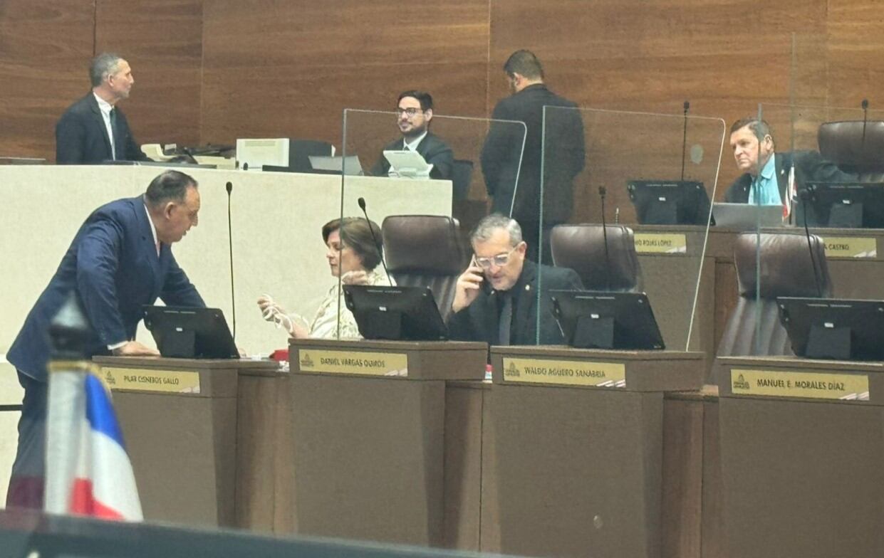 Leslye Bojorges y Pilar Cisneros