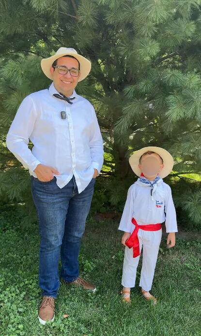 Elías Alvarado celebró desde el extranjero junto a su hijo Saúl, quien recitó una bomba.