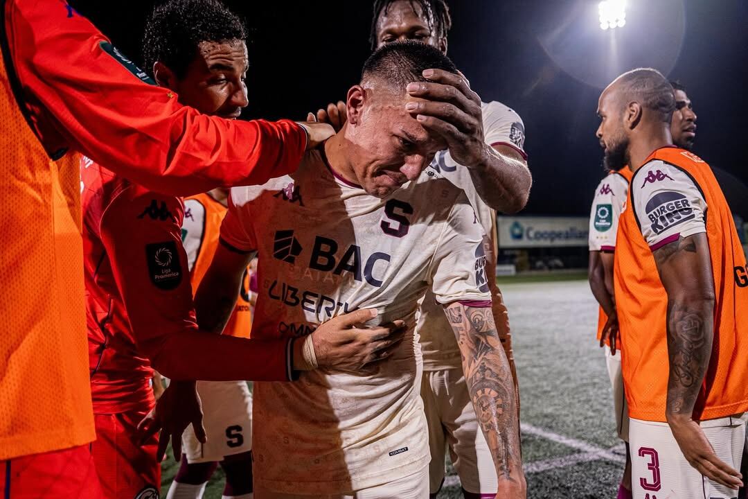 David Guzmán apareció en sus redes para agradecer el apoyo de sus seguidores, luego de lesionarse el sábado anterior. Instagram David Guzmán.