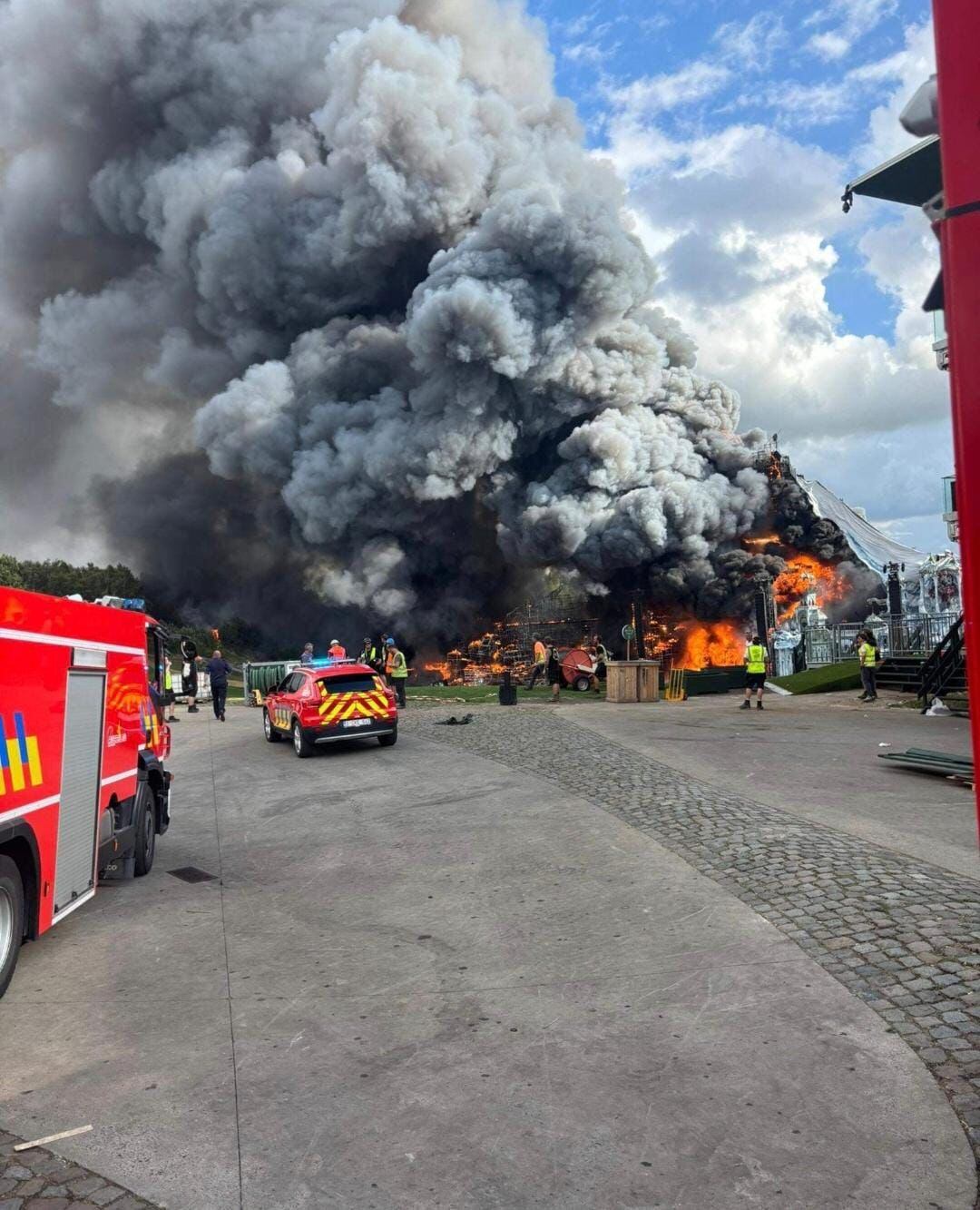 El festival sigue en pie y arranca este viernes con más de 100.000 asistentes esperados.