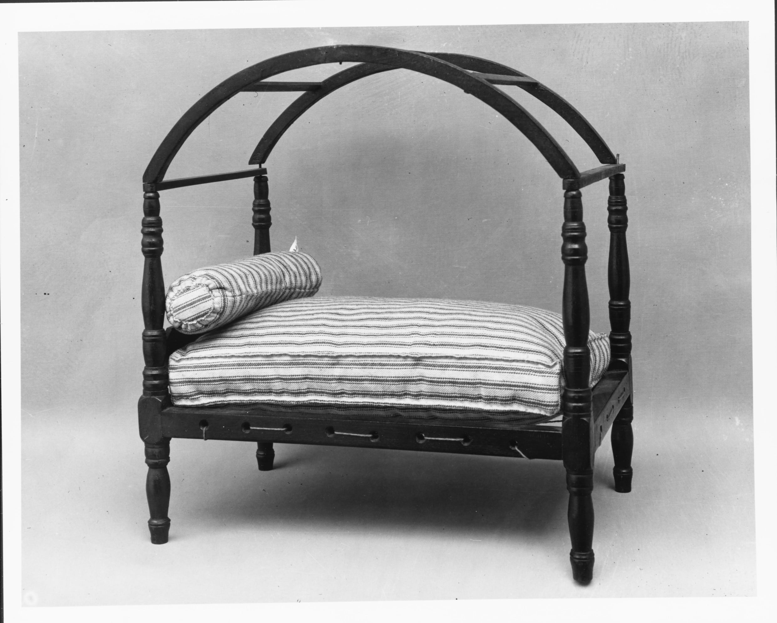 Modelo de cama de 1770 a 1800, en el Metropolitan Museum of Art.