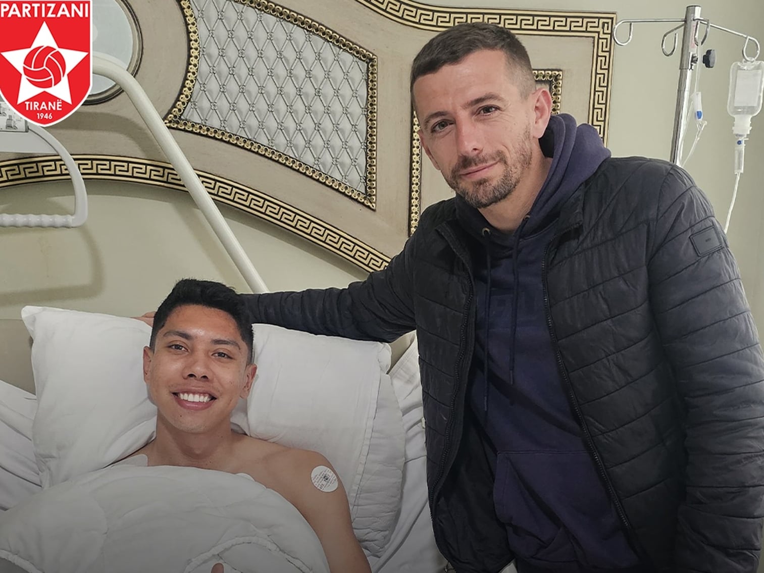 Carlos Martínez luego de la operación a la que se sometió en Albania.