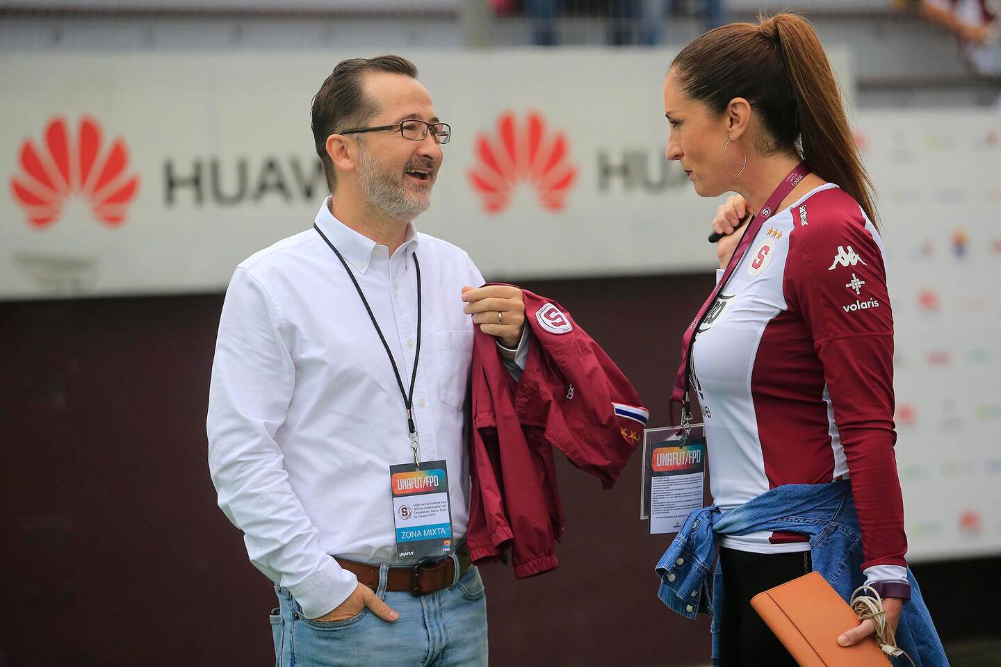 09/05/2018 Estadio Ricardo Saprissa, Tibás. El Deportivo Saprissa recibió a la Liga Deportiva Alajuelense, en el último partido de la Cuadrangular Final, del Torneo de Clausura 2018. En la foto, Juan Carlos Rojas, presidente morado y Marcela Trejos, de mercadeo. Foto: Rafael Pacheco