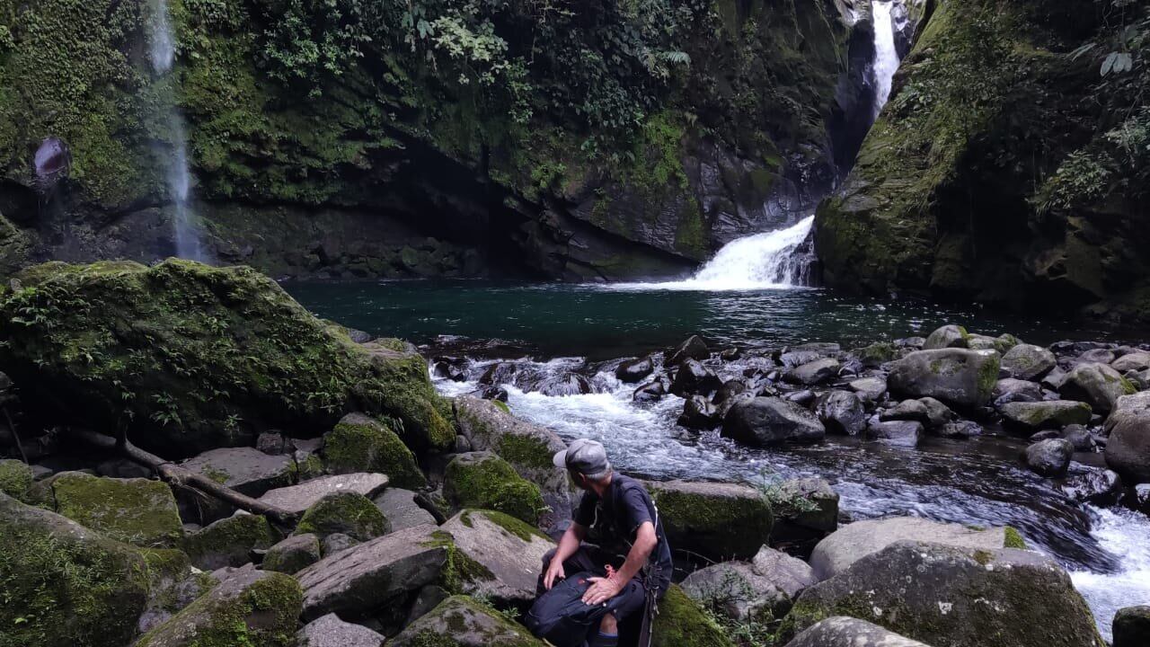 Catarata Dos Novillos se encuentra en la Argentina de Pocora en Guácimo, Limón.