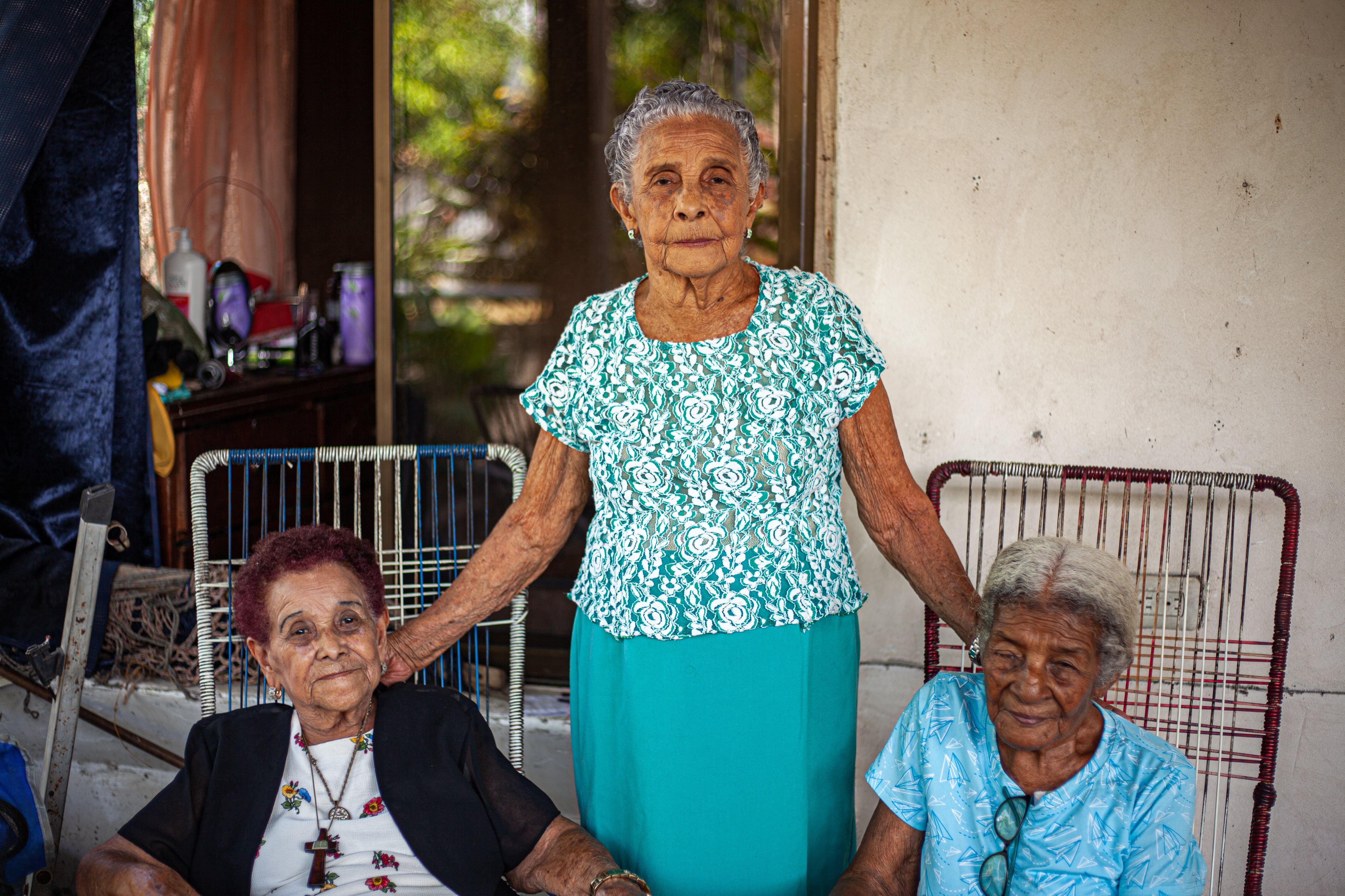 Dora Bustos Duarte celebró en el 2021 sus 103 años de vida, el 6 de marzo. A esta guanacasteca de cepa la acompañaron su hermana Encarnación Gutiérrez Bustos, de 92 años, y la cumiche: Ninfa Gutiérrez Bustos, de 90 años.