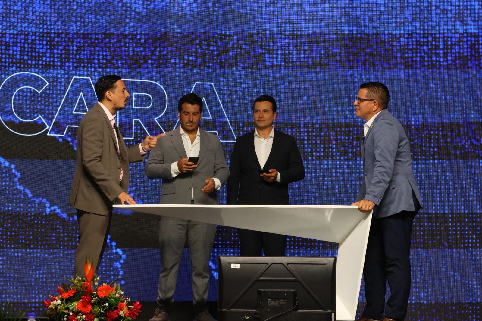 Ariel Robles y Fabricio Alvarado