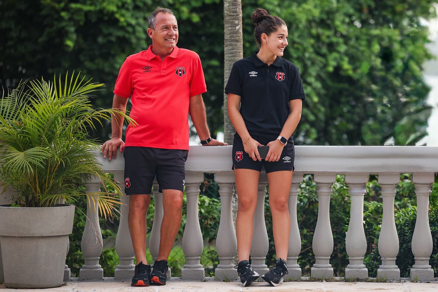 Wílmer López dirige en Liga Deportiva Alajuelense a su hija, Wyzangel López.