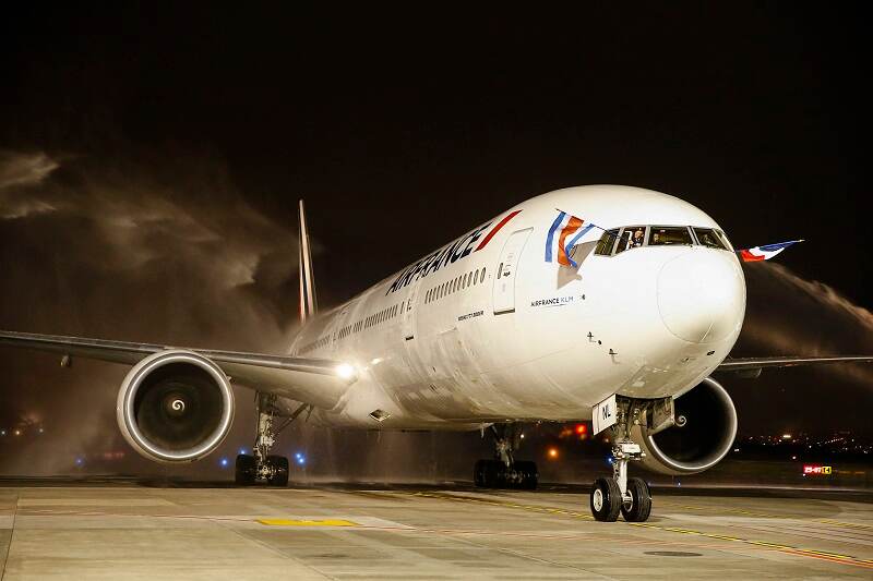 El primer vuelo de Air France para la temporada de invierno europea llegó al aeripuerto Juan Santamaría el 2 de noviembre del 2016. A partir de abril del 2018 los servicios serán permanentes.