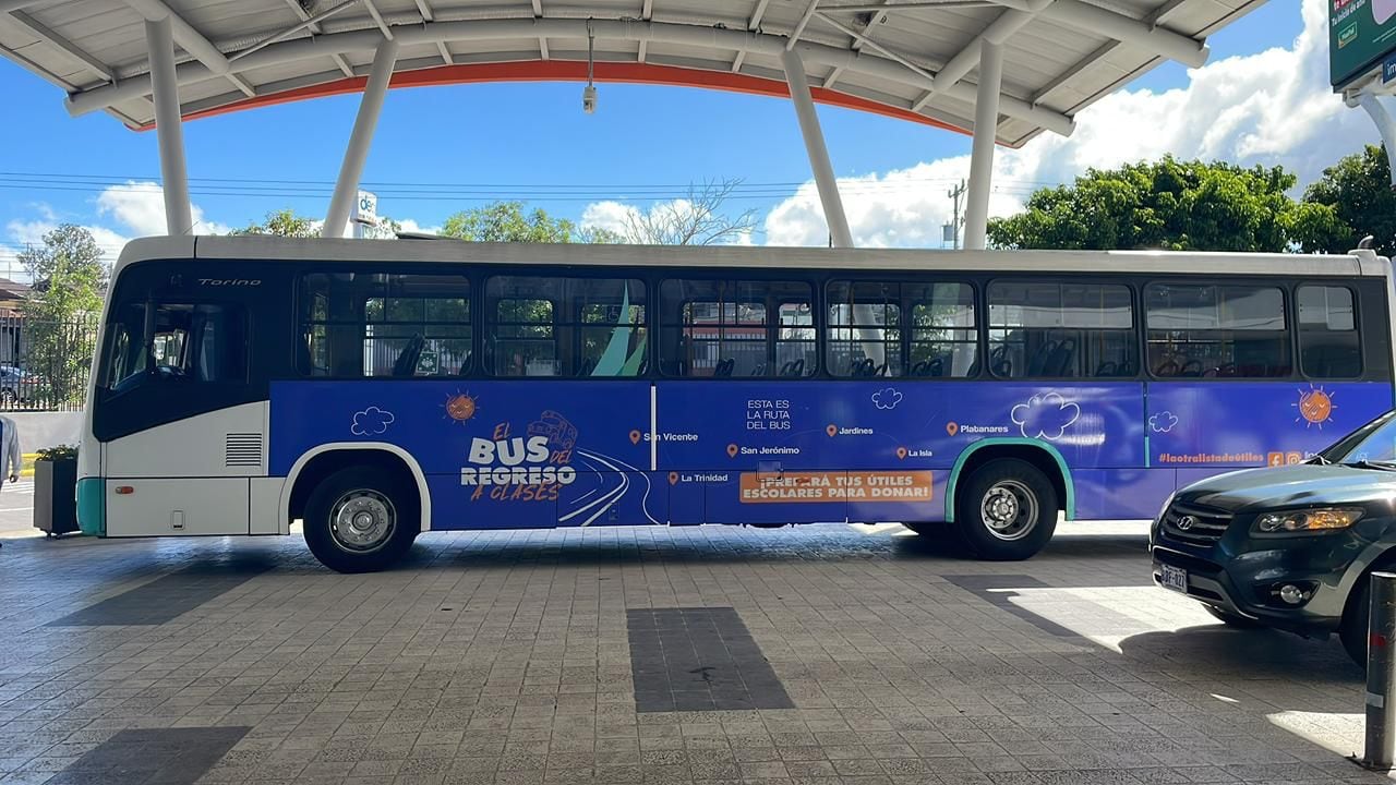 La campaña solidaria busca apoyar a estudiantes con útiles escolares mediante un recorrido comunitario en Moravia.