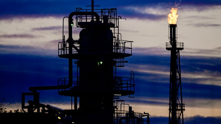 Sube el precio del barril WTI por la fuerte demanda de crudo estadounidense