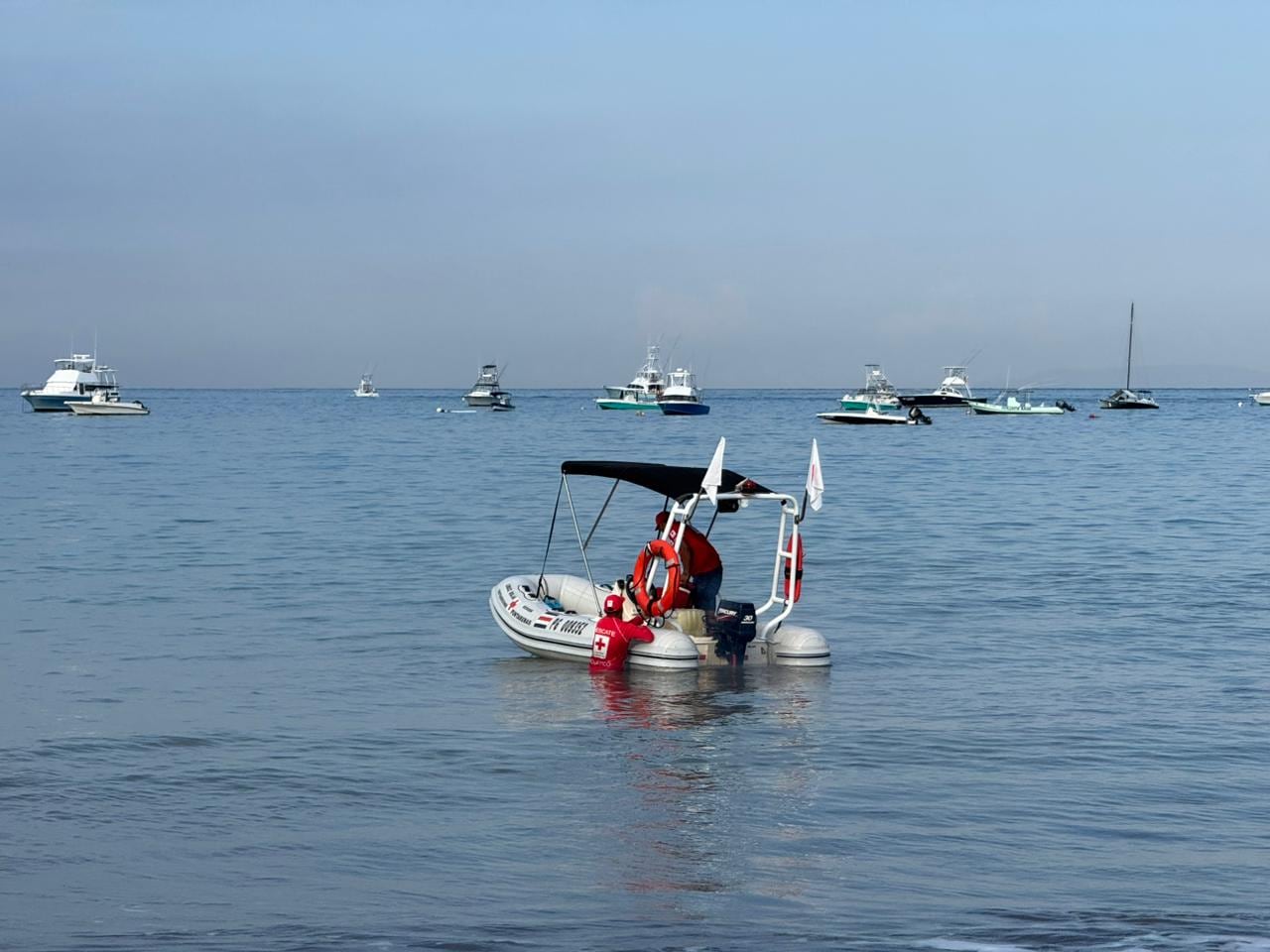 Autoridades buscan a joven desaparecido en Jacó hace una semana.
