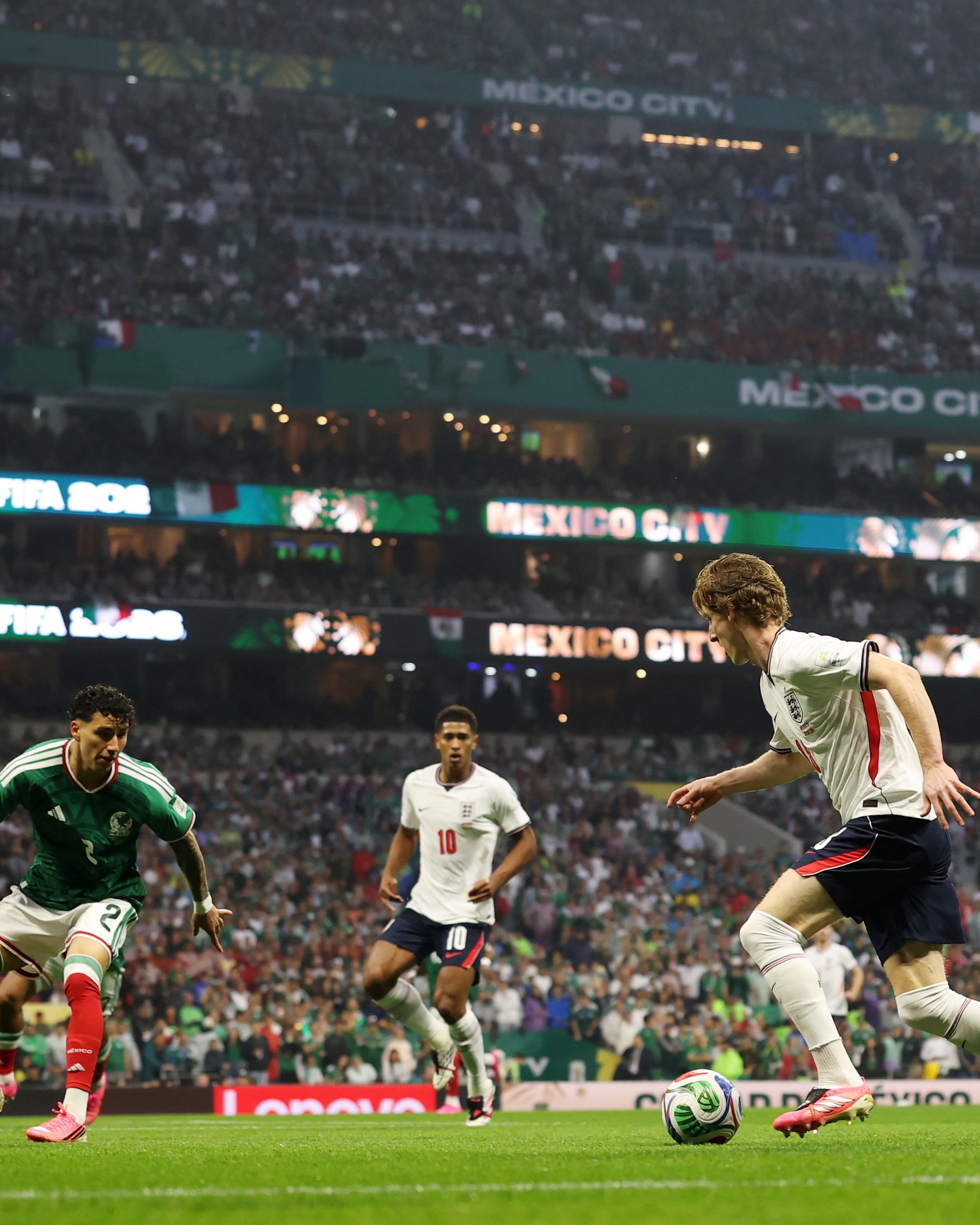 El partido entre México e Inglaterra genera suspenso y emoción en el Estadio Azteca, en el Mundial 2026.