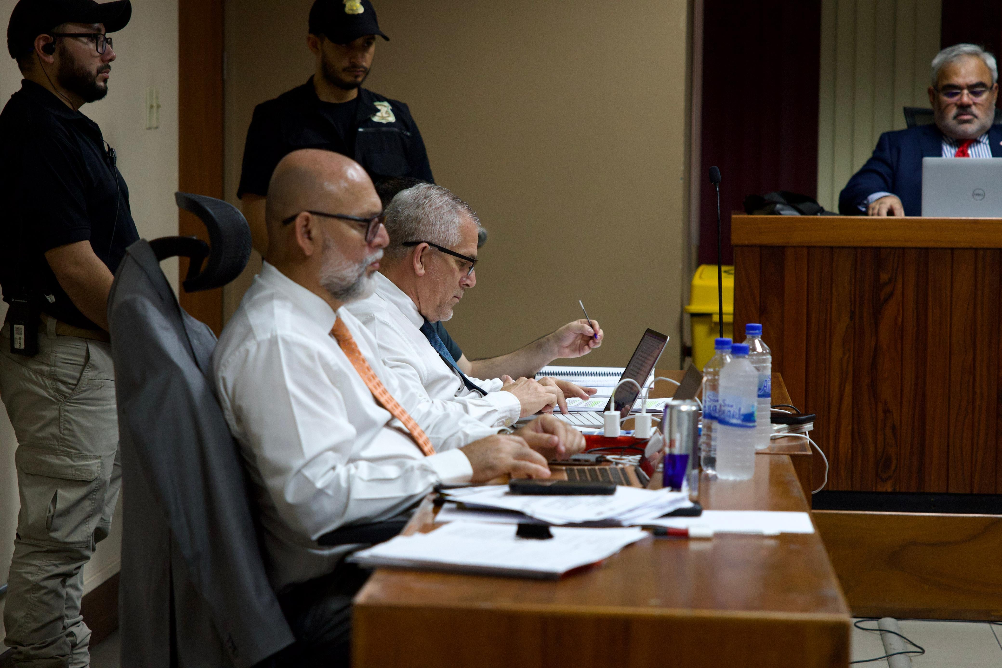 El caso conocido como "Gallo Tapado" trascendió en octubre del 2024 cuando el Banco Nacional reconoció que tenía un faltante de ¢3.293 millones en una de las bóvedas. El juicio por este caso transcurre en los Tribunales de Justicia de Goicoechea.